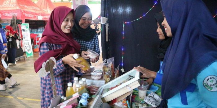 Gelar Expo, Dongkrak Produk UMKM Mahasiswa