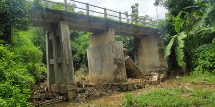 Tiang Jembatan Penghubung Antardesa Roboh, Begini Kondisinya