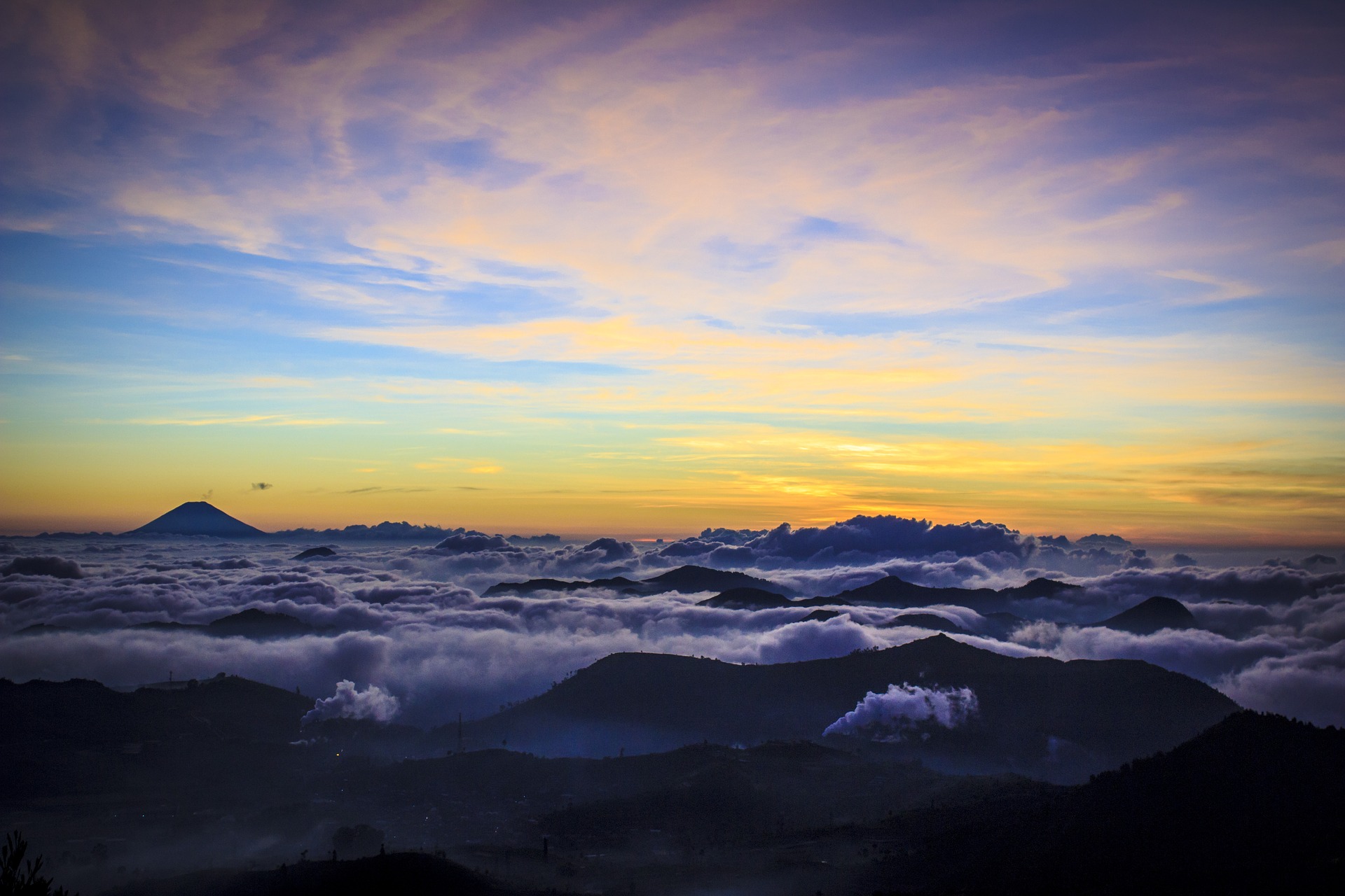 Gunung Prahu di kawasan Dataran Tinggi Dieng