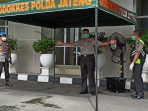 Seluruh Anggota dan Tamu Disemprot Disinfektan