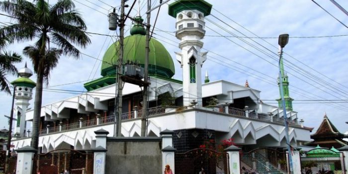 Wisata Religi dan Ziarah Kubur ke Para Pendiri Lasem