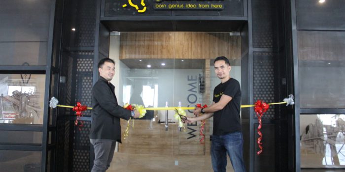 Founder genius idea bersana GM Properti Development Setos saat launching coworking space genius idea