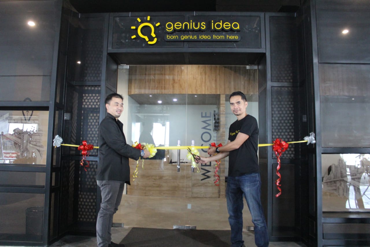 Founder genius idea bersana GM Properti Development Setos saat launching coworking space genius idea