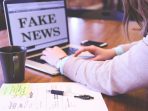 Bahaya Baca Info Keliru Soal Corona, Bisa Bikin Beban Psikologi