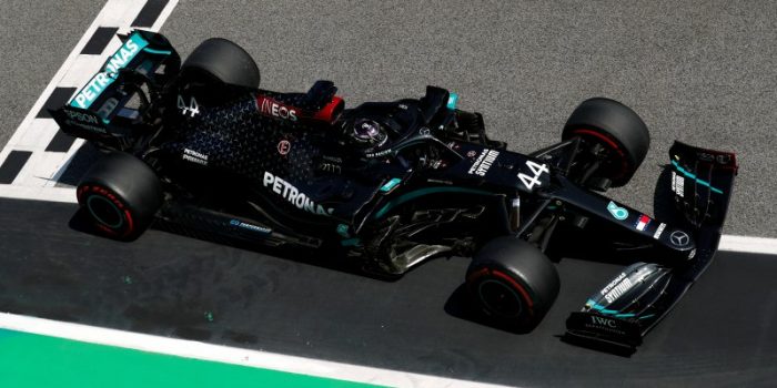 Pebalap Mercedes Lewis Hamilton