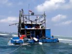 Kapal Penangkap Cumi Terombang-ambing Beberapa Hari di Laut Karimunjawa