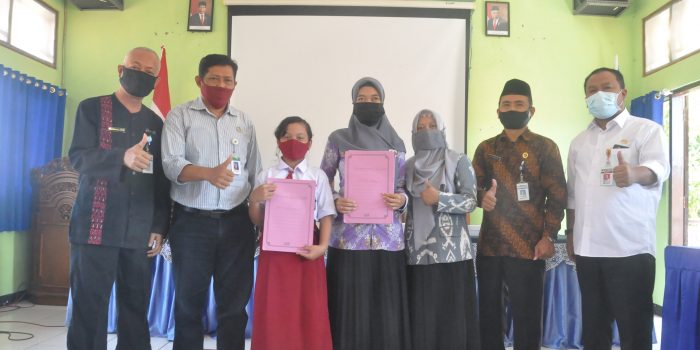 Pemkab Pemalang  Beri Penghargaan Siswi Berprestasi Tingkat Nasional