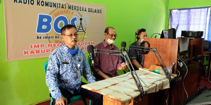 Menilik Pembelajaran Lewat Radio