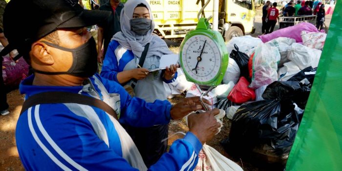 Ubah Sampah Jadi Pundi Rupiah