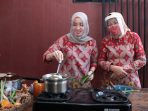 Jeli saat Membeli Jamu Instan