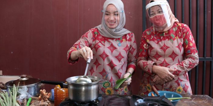 Jeli saat Membeli Jamu Instan