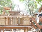 Miniatur Rumah Adat Kudus dari Limbah Kayu