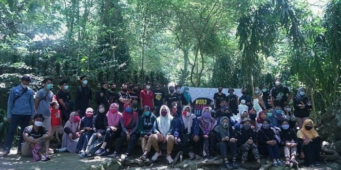 Peringati WCD, Berbagai Komunitas di Kudus Gotong Royong Garuk Sampah