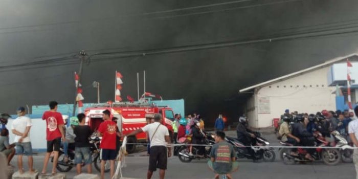 kebakaran di komplek pabrik PT Hartono Istana Teknologi (Polytron)