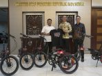 Sepeda Edisi Khusus Sumpah Pemuda untuk Presiden Joko Widodo