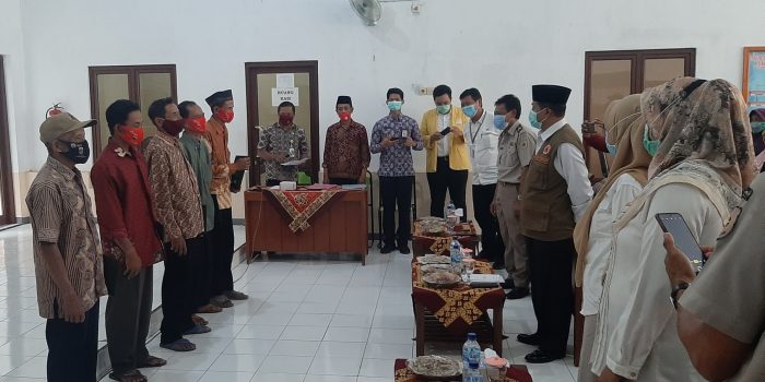 Bupati Pemalang Serahkan 424 Sertifikat Program Redistribusi Di Desa Wanarata