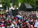 Sambut Demonstran, Ganjar Sampaikan Aspirasi ke Pusat