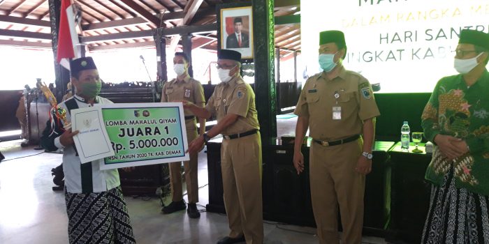 Pemkab Demak Serahkan Hadiah Lomba Mahalul Qiyam
