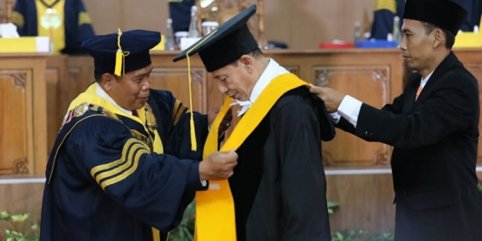 Habib Luthfi Terima Gelar Doktor Honoris Causa