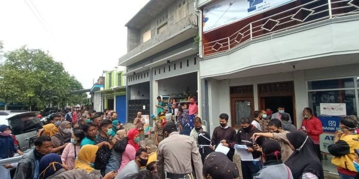 Penyaluran BPUM Akibatkan Kerumunan