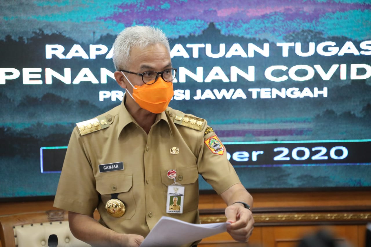 Gubernur Jawa Tengah Ganjar Pranowo saat memimpin rapat koordinasi Covid-19