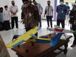 Gus Yasin Apresiasi Pesawat Aeromodeling Karya Santri