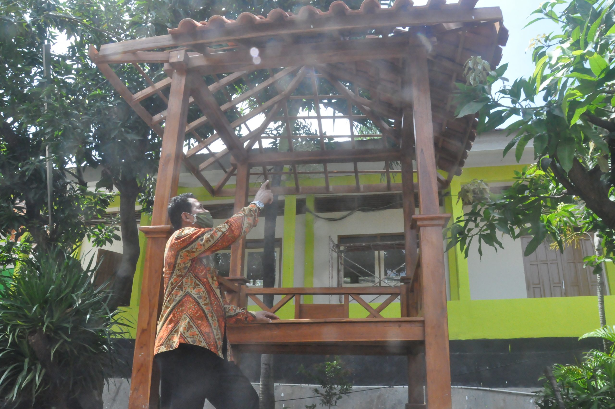 Kepala Sekolah SMA Negeri 8 Semarang Sugiyo
