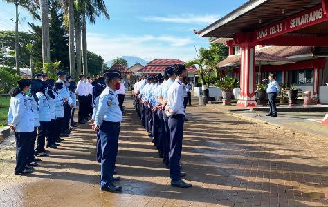 pegawai dan tunas pengayoman Lapas Semarang