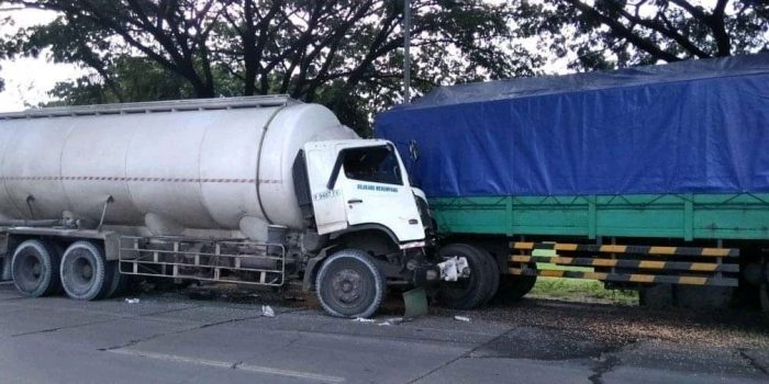 Sopir Mengantuk, Armada Sosor Truk Gandeng