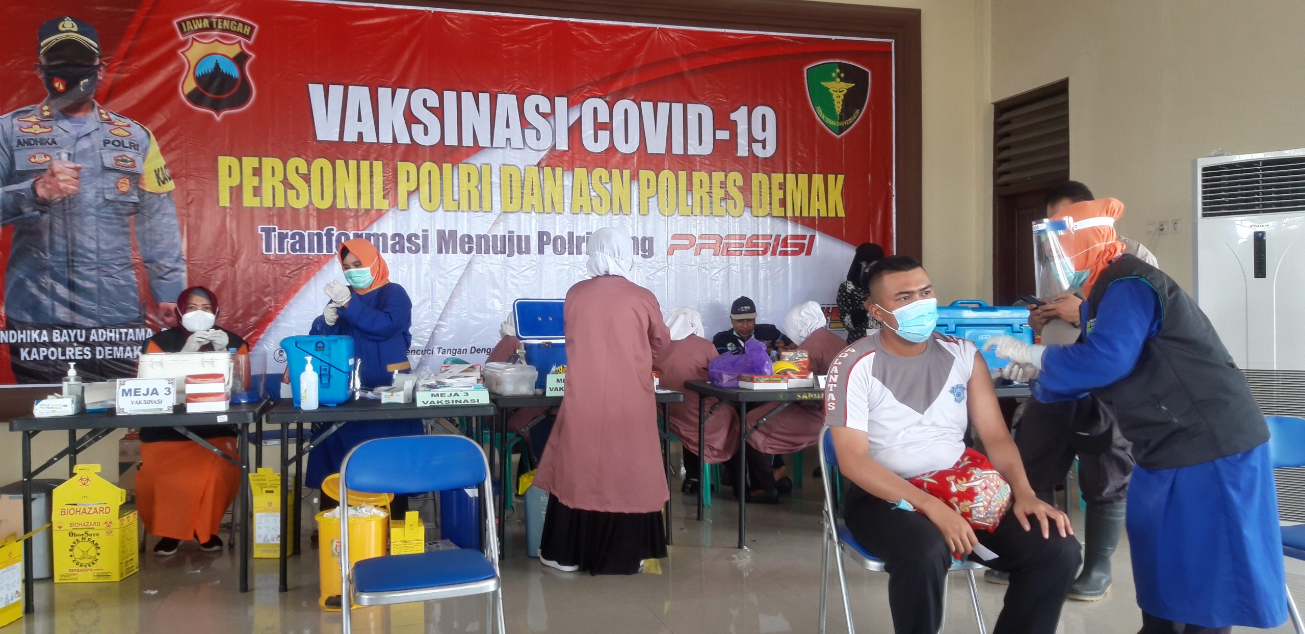 Anggota Kapolres Demak dan wartawan