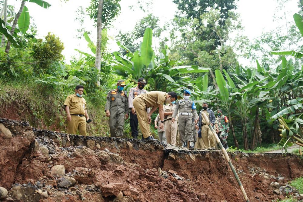 Bupati Batang Wihaji