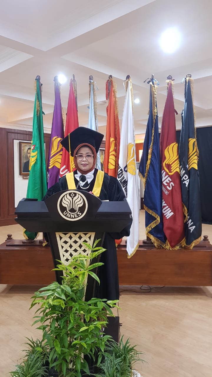 Prof. Dr. Erni Suharini, M. Si