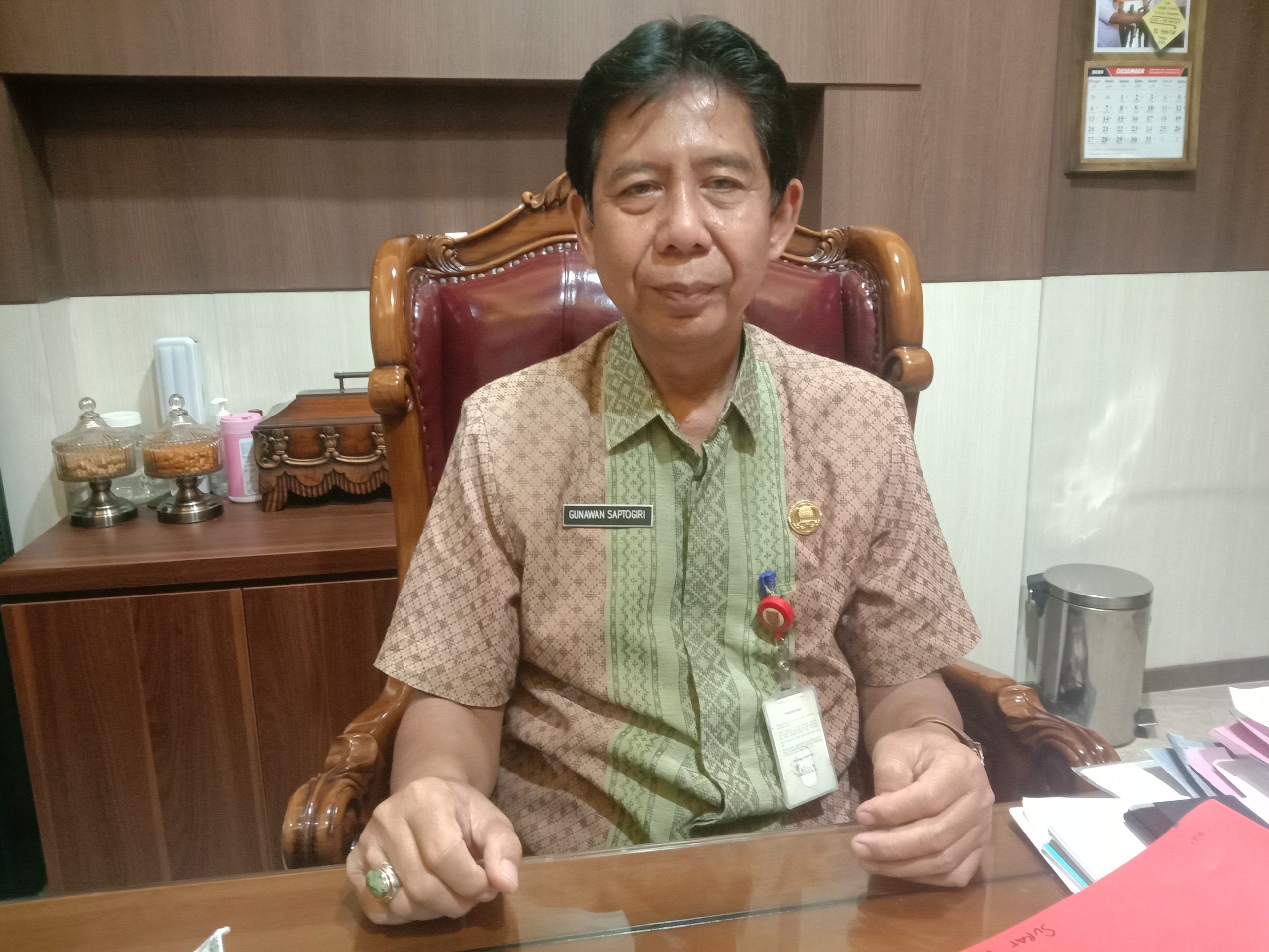 TUNGGU: Kepala Dinas Pendidikan Kota Semarang Gunawan Saptogiri
