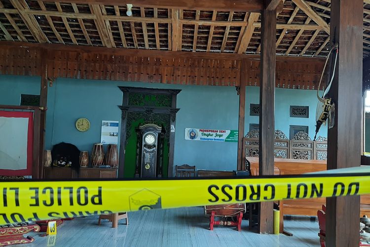 Padepokan Seni Ongko Joyo di Desa Turusgede, Kota Rembang, Jateng.