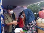 Aksi Peduli Satlantas Polrestabes Semarang Dan TNI Bagikan 1.300 Nasi Dan 2.000 Masker
