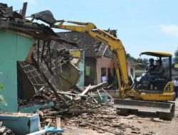 Dua Penghuni Tolak Kosongkan Rumah