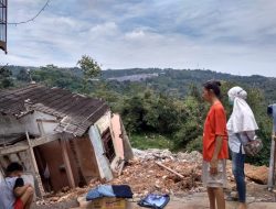 Warga Sebut Longsor di Gunungpati Terjadi Bertahap