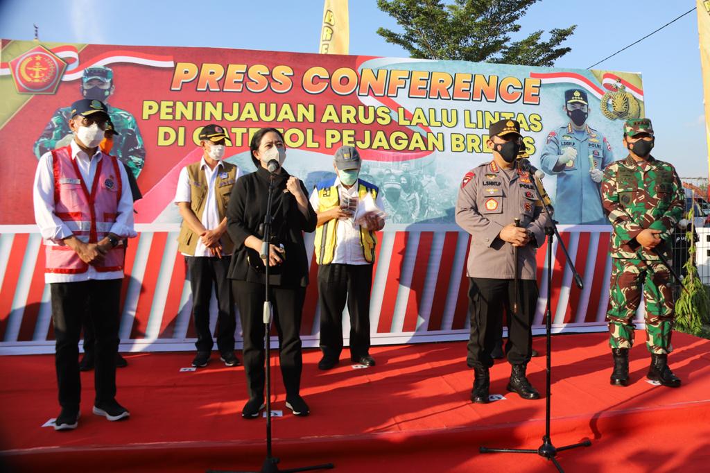 Panglima TNI Marsekal Hadi Tjahjanto bersama Kapolri Jenderal Listyo Sigit Prabowo