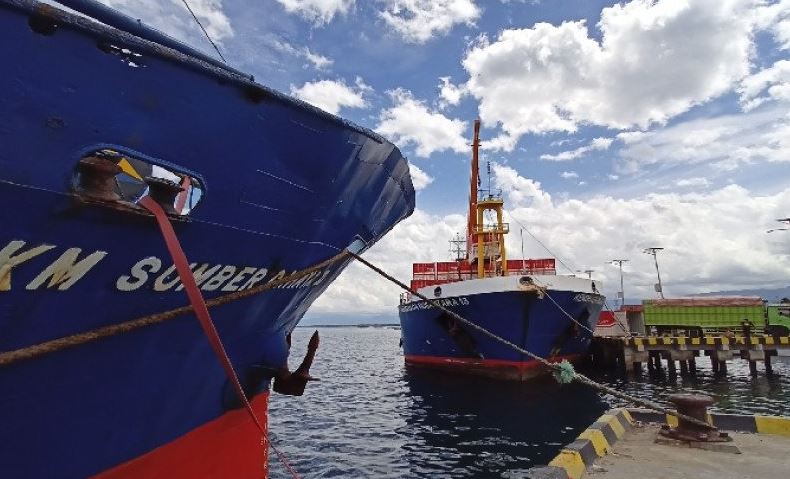Kapal logistik Tol Laut Kendhaga Nusantara 13