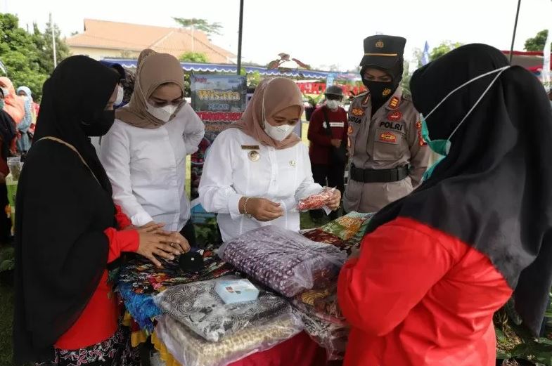 Bupati Sleman Kustini Sri Purnomo