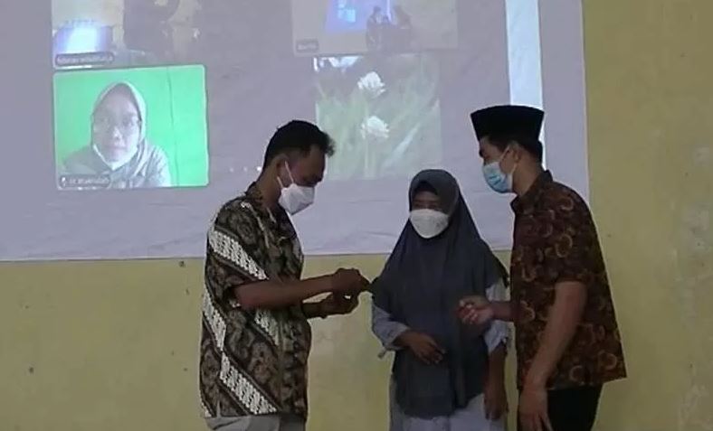 lamaran secara virtual di Desa Lungge, Kabupaten Temanggung