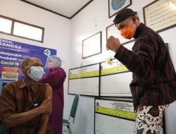 Minta tak Simpan Stok Vaksin Terlalu Banyak
