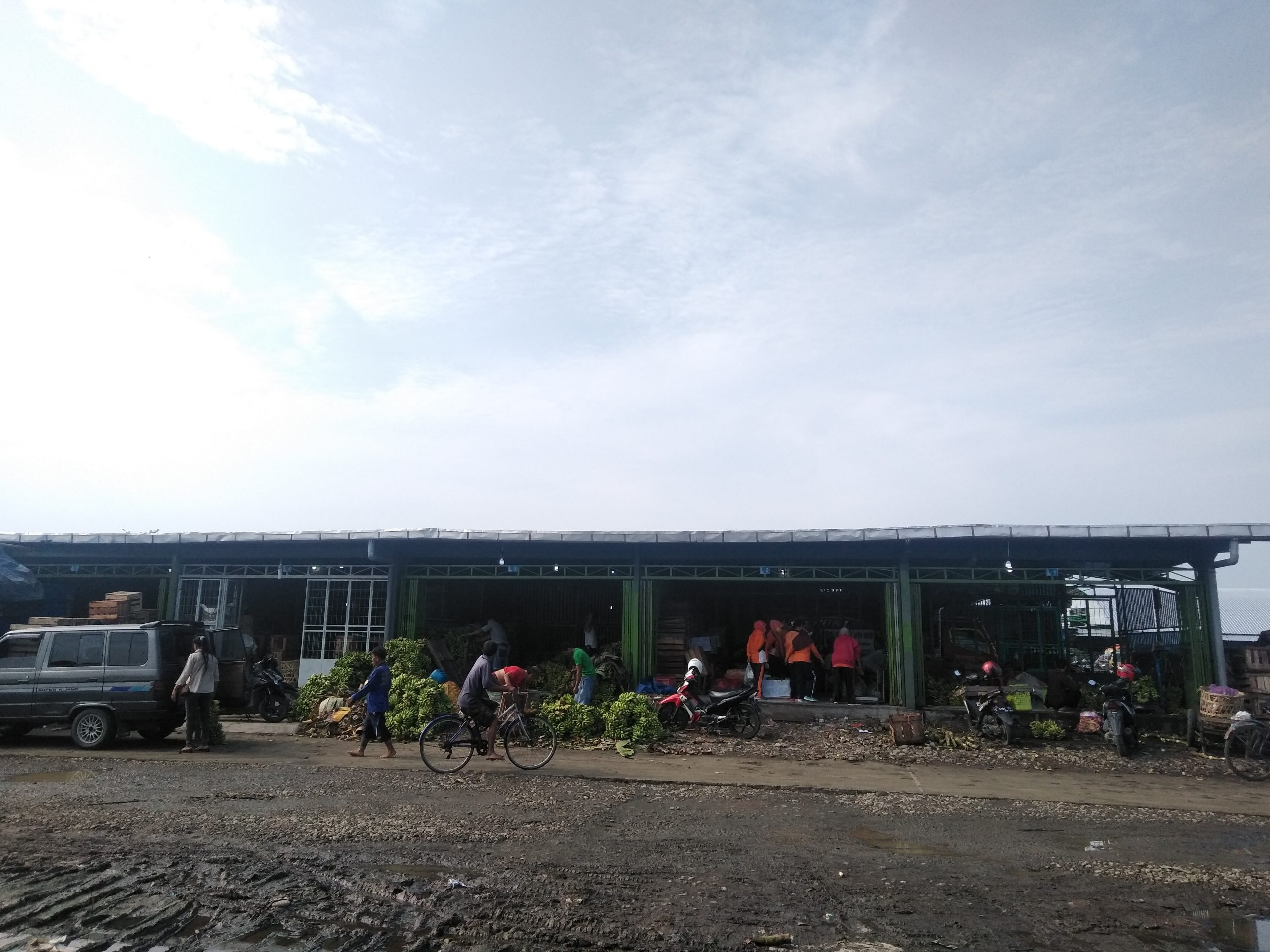 Suasana Pasar Induk Buah dan Sayur Kabupaten Pemalang