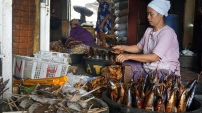 Sentra Pengasapan Ikan di Demak Mampu Produksi Belasan Ton Olahan Ikan Manyung Setiap Hari