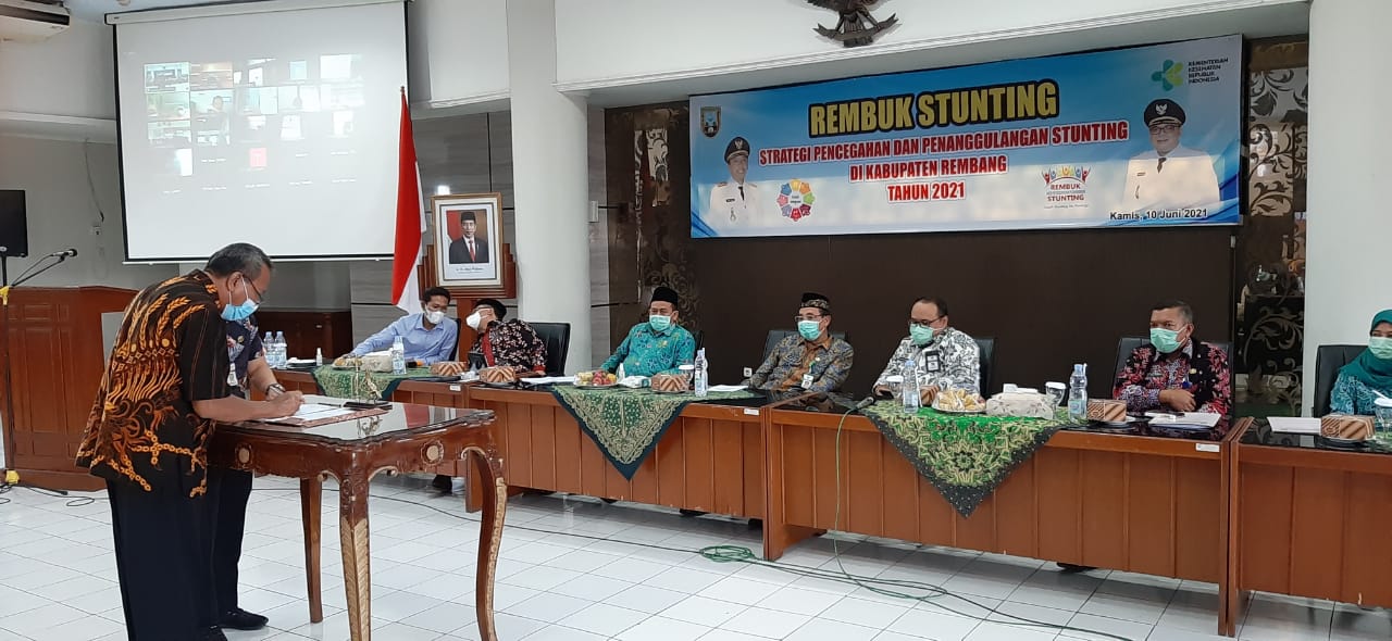 Acara penandatanganan komitmen bersama penanganan stunting di 4 kantor Bupati Rembang