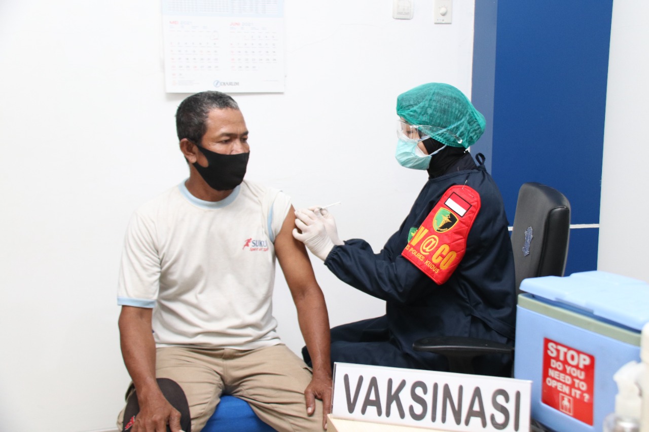 Polres Kudus melakukan pelayanan vaksin