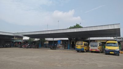 Penutupan Jalan Akibatkan Pendapatan Sopir Menurun