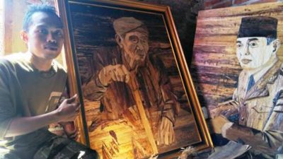 Pengrajin Lukisan Pelepah Pisang, Eko Budiono