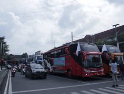 Pelaku Pariwisata Kibarkan Bendera Putih