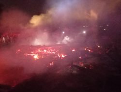 Dua Rumah Dilalap Jago Merah
